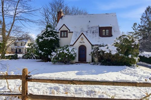 54 Summit Dr, Manhasset, NY, 11030-1326 | Card Image