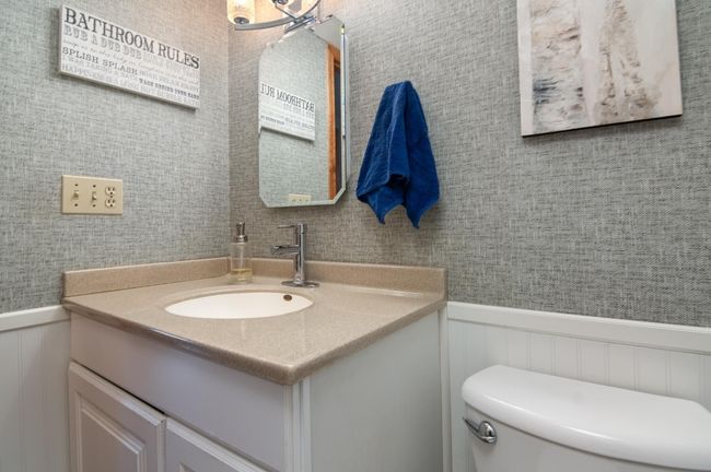 Main floor full bath | Image 20
