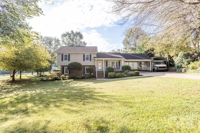 2075 Pine Needle Court, House other with 4 bedrooms, 2 bathrooms and null parking in Gastonia NC | Image 2