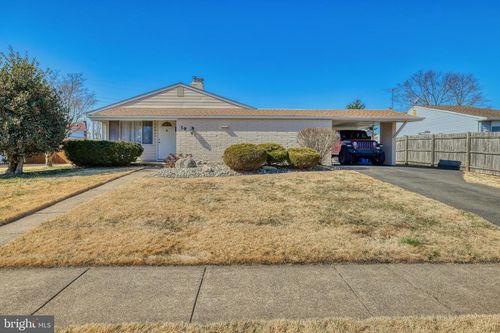19 Dewberry Ln, LEVITTOWN, PA, 19055-1711 | Card Image