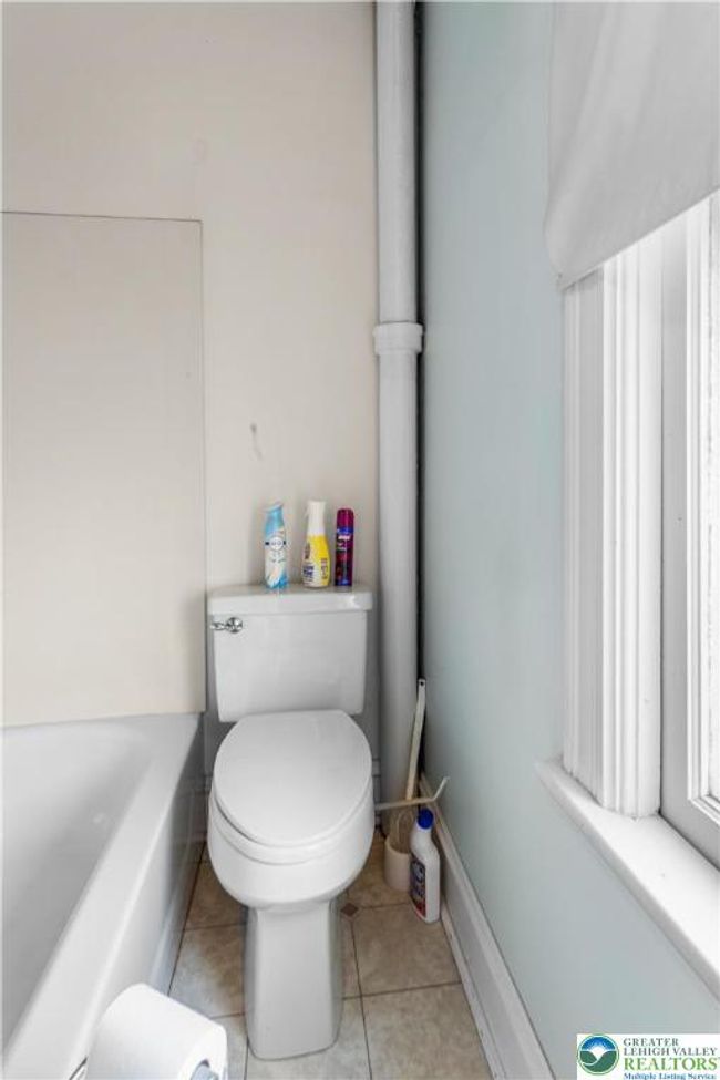 170 S Whitfield St, Home with 3 bedrooms, 2 bathrooms and 4 parking in Nazareth PA | Image 9