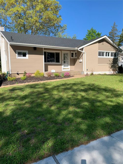 402 Leslie Ln, Uniondale, NY, 11553-2016 | Card Image