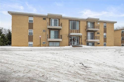 apt-302-5370 Lee Rd, Maple Heights, OH, 44137-2563 | Card Image