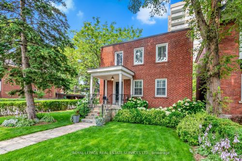 2nd-flr-42 Gormley Ave, Toronto, ON, M4V1Y8 | Card Image
