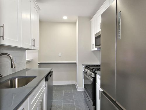 apt-4e-130 Centre Ave, New Rochelle, NY, 10805-2851 | Card Image