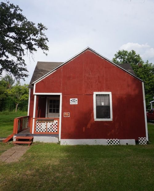 306 Pine St, Port Neches, TX, 77651-3160 | Card Image