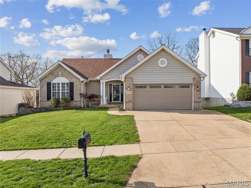 17355 Hilltop Ridge Dr, Eureka, MO, 63025-1043 | Card Image