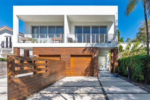 2977 Bridgeport Ave, Miami, FL, 33133-3607 | Card Image