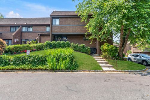 21 Spring Hollow, North Hempstead, NY, 11576 | Card Image