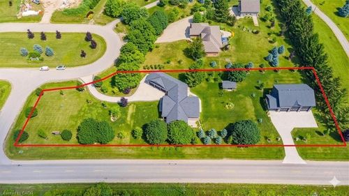 100 Harris Cres, Mount Forest, ON, N0G2L0 | Card Image