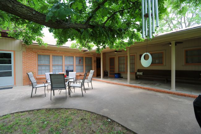 1000 S Harrison St, House other with 4 bedrooms, 4 bathrooms and null parking in McGregor TX | Image 21