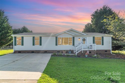 1140 Peppertree Dr, Mount Holly, NC, 28120-9241 | Card Image