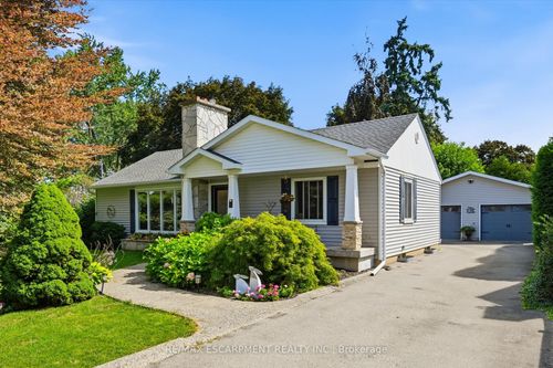 6 Kerman Ave, Grimsby, ON, L3M3W4 | Card Image