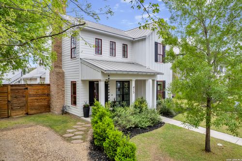 415 Ogrady St, Boerne, TX, 78006-2506 | Card Image