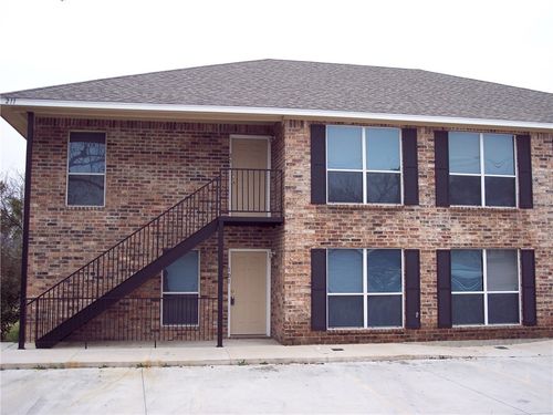 apt-100-211 N Denton St, Weatherford, TX, 76086-2613 | Card Image