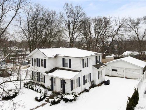 74 E Washington St, Clarkston, MI, 48346-1551 | Card Image