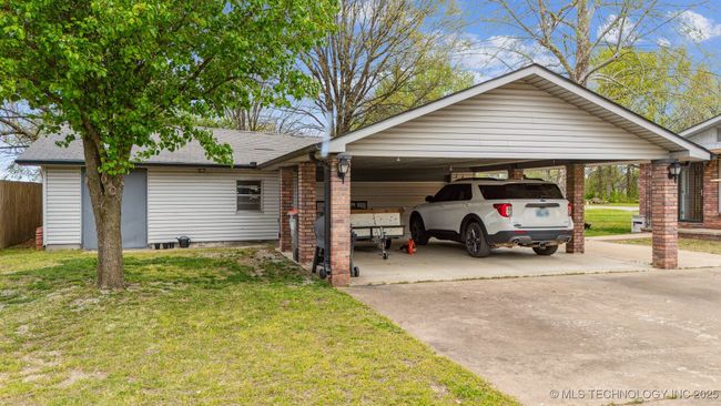 Garage/carport | Image 6