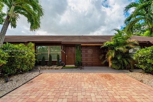 520 Nw 46th St, Deerfield Beach, FL, 33064-2531 | Card Image