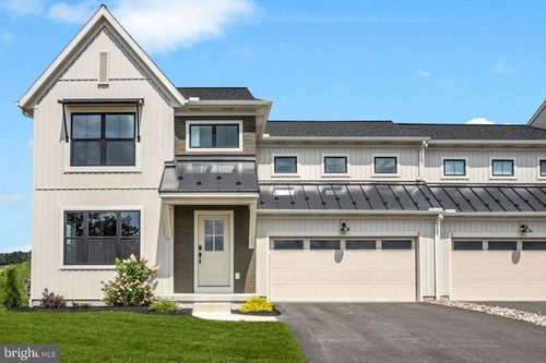8 Melrose Ln, PALMYRA, PA, 17078-9305 | Card Image