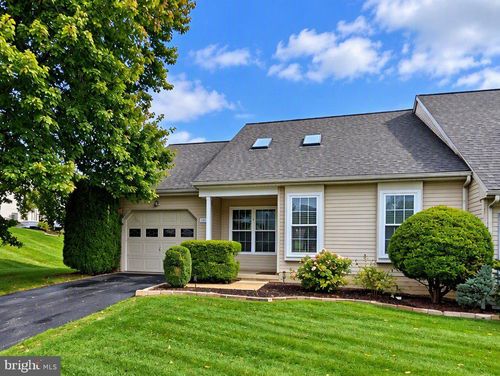 19 Burr Oak Dr, MILLERSVILLE, PA, 17551-9533 | Card Image