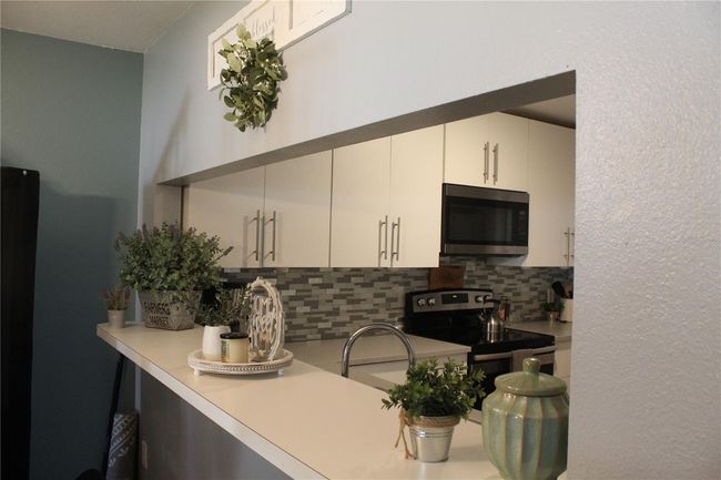 301 Orange Blossom Dr, Townhouse with 3 bedrooms, 3 bathrooms and null parking in Winter Haven FL | Image 10