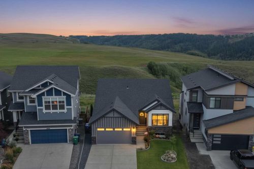 13 Sunvalley View, Cochrane, AB, T4C0X8 | Card Image