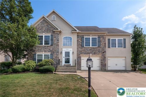 7716 Scenic View Dr, Macungie, PA, 18062-2091 | Card Image