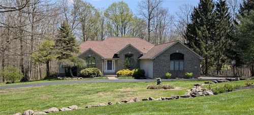 9855 Breckenridge Dr, Chardon, OH, 44024-9680 | Card Image