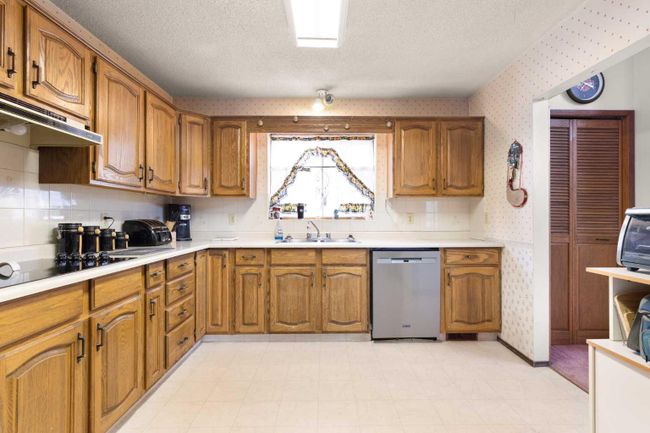 2 Carry Crescent Se, Home with 3 bedrooms, 1 bathrooms and 4 parking in Medicine Hat AB | Image 10