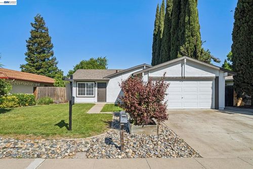 554 Chestnut Ave, Tracy, CA, 95376-4339 | Card Image