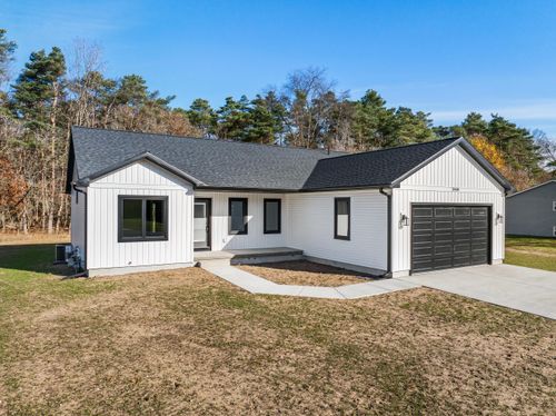 20600 Rolling Hills Ln, Big Rapids, MI, 49307-9751 | Card Image