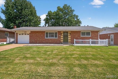 322 Charing Ln, Saint Louis, MO, 63125-3356 | Card Image