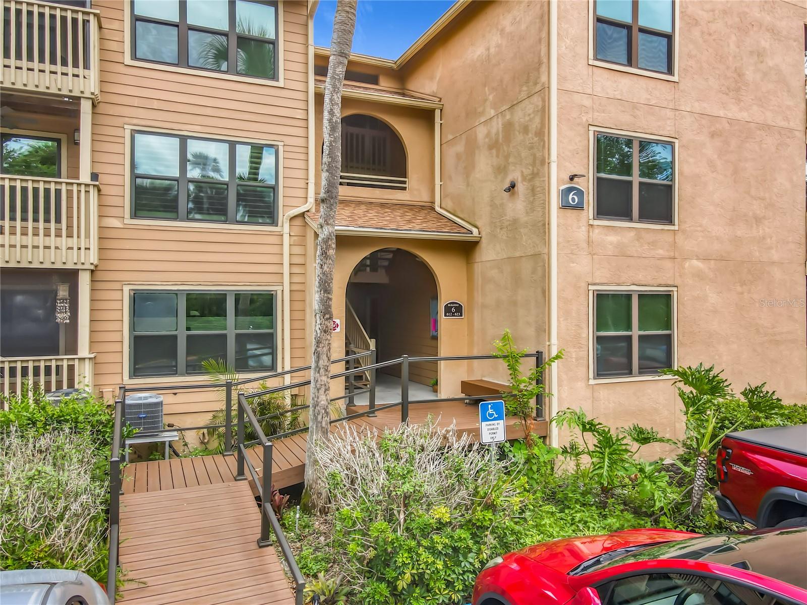 Residential in DAYTONA BEACH