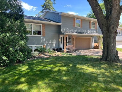 3223 Kenwood Ave, Davenport, IA, 52807-2435 | Card Image