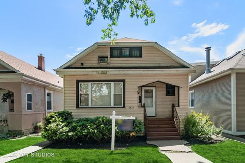 2439 W Byron St, Chicago, IL, 60618-3709 | Card Image