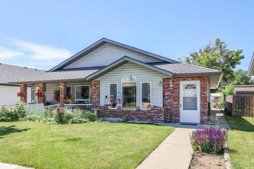4918 B 52 Street, Stettler, AB, T0C2L0 | Card Image