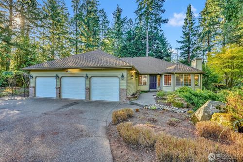 8204 90th Street Ct Nw, Gig Harbor, WA, 98332-6725 | Card Image