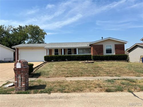 5625 Delcastle Dr, Florissant, MO, 63034-2626 | Card Image