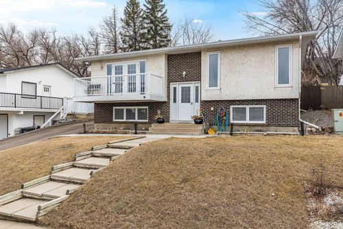 7 Valleyview Dr Sw, Medicine Hat, AB, T1A7K5 | Card Image