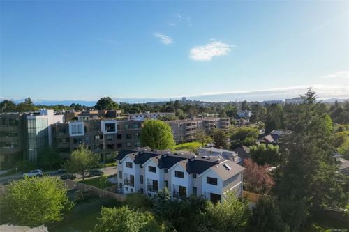 3-2268 Bowker Ave, Victoria, BC, V8R2E4 | Card Image