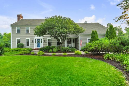 3610 W River Ridge Ct, Mequon, WI, 53092-2754 | Card Image
