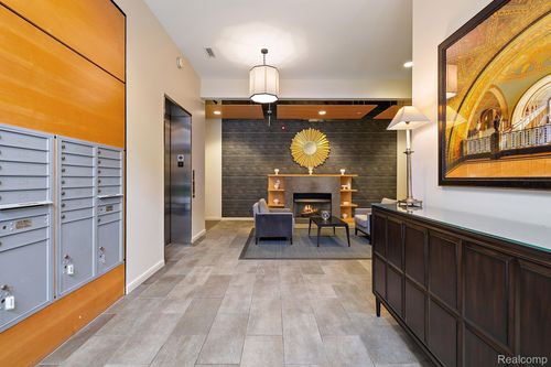 unit-304-2051 Villa Rd, Birmingham, MI, 48009-6571 | Card Image