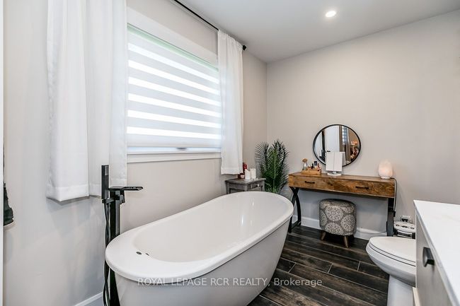 4372 10 Side Road, House other with 4 bedrooms, 4 bathrooms and 10 parking in Bradford West Gwillimbury ON | Image 21