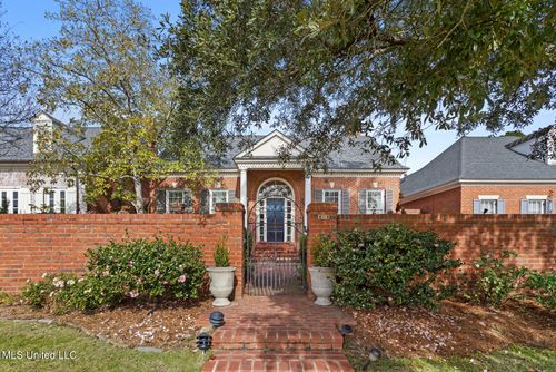 450 Saint Andrews Dr, Jackson, MS, 39211-2523 | Card Image