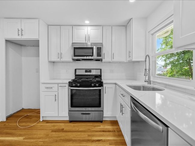 66 Danny Rd, House other with 3 bedrooms, 2 bathrooms and 2 parking in Boston MA | Image 17