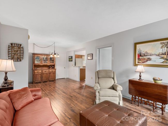 APT-207 - 622 S Haywood St, Condo with 2 bedrooms, 1 bathrooms and null parking in Waynesville NC | Image 5