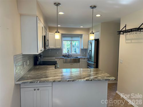 610 Britton Creek Dr, Hendersonville, NC, 28791-7218 | Card Image