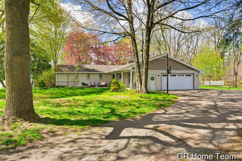 4090 Baywood Dr, Grand Rapids, MI, 49546-2212 | Card Image