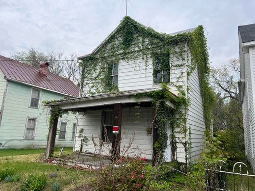 813 Rose Ave, Clifton Forge, VA, 24422-1054 | Card Image