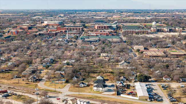 Aerial View Of Vías Vistas Apartments With Tarleton University In Background | Image 27